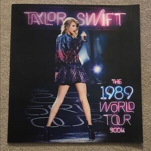 Taylor Swift 1989 Official Tour Book
